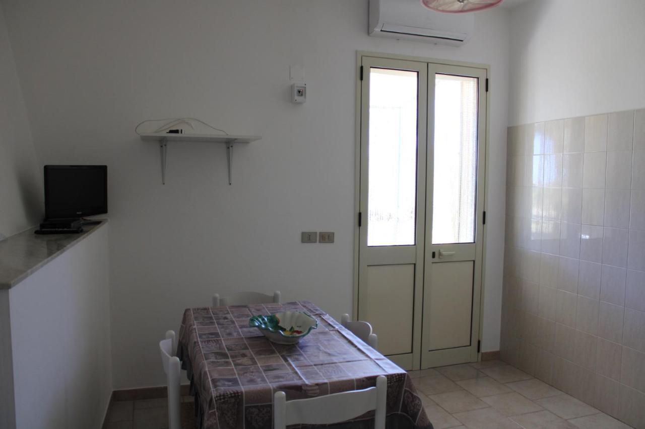 Villa Liama 1 Bilocale Con Vista Mare Nel Salento Torre Pali Exterior foto